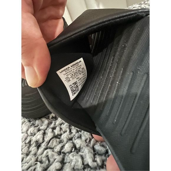 UNDER ARMOUR BLACK shoes FLIP FLOPS SIZE 13K - Picture 4 of 5